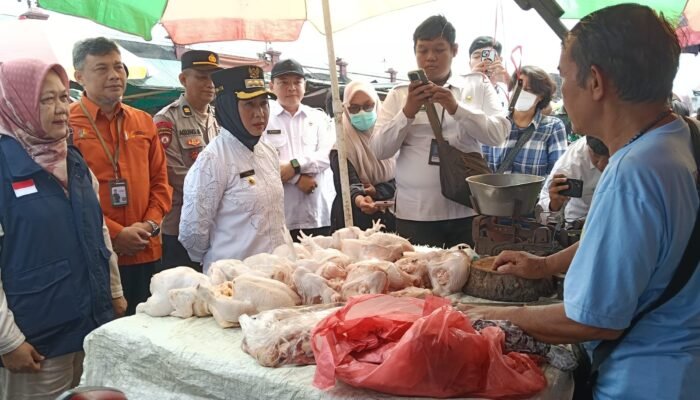 Jelang Lebaran 1447 H, Wali Kota Mojokerto Sidak Pasar dan Swalayan Pastikan Harga Stabil