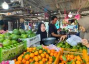 Jelang Lebaran 1447H, Harga Buah Melonjak di Pasar Raya Kemlagi, Pedagang Ungkap Penyebabnya