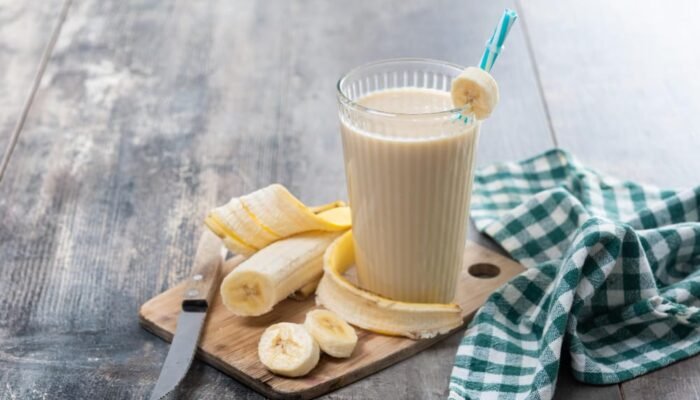 Cuma 5 Menit! Smoothie Pisang Jadi Takjil Sehat dan Segar Pengembali Energi Saat Berbuka Puasa