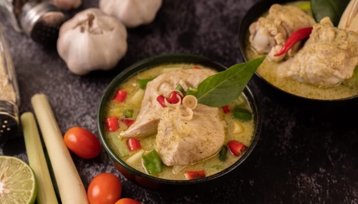 Resep Opor Ayam Gurih Khas Lebaran, Rahasia Kuah Santan Kental Yang Bikin Nambah Terus
