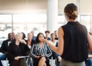 10 Tips Public Speaking untuk Introvert Mengatasi Rasa Gugup