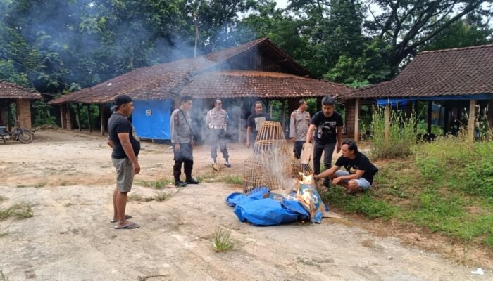 Polres Ponorogo Bubarkan Tiga Arena Judi, Fasilitas Dimusnahkan di Lokasi