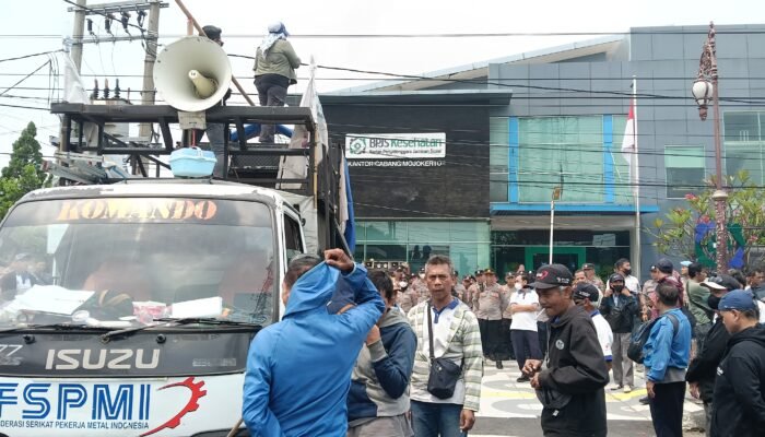 BPJS Kesehatan Cabang Mojokerto Didemo Buruh