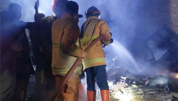 Rumah di Jetis Mojokerto Terbakar, Seorang Perempuan Tewas Terjebak di Dalam Rumah