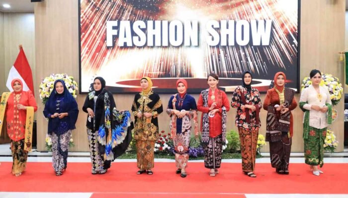 Kejati Jatim Gelar Pertemuan Konsultasi, IAD Kejari Kota Mojokerto Tampilkan Batik 3 Negeri Bernuansa Majapahit