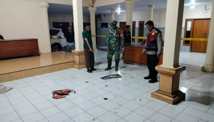 OTK Rusak Balai Desa Pasrepan, Foto Presiden hingga Bendera Merah Putih Disobek