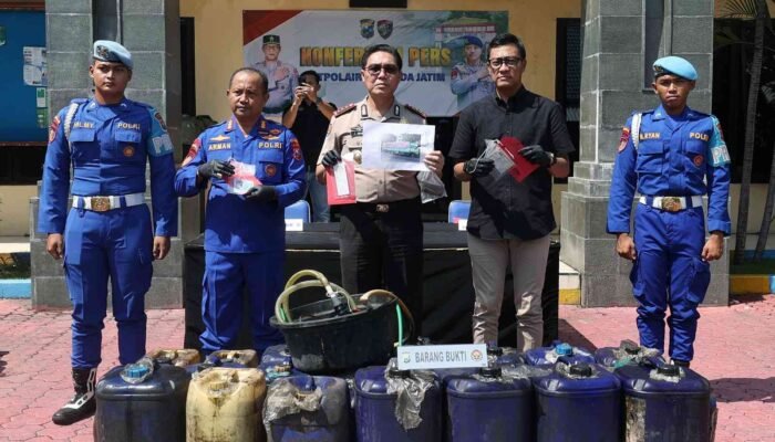 Polda Jatim Gagalkan Penyelundupan Solar Subsidi ke Kalimantan, Pria Asal Blora Diamankan di Tanjung Perak