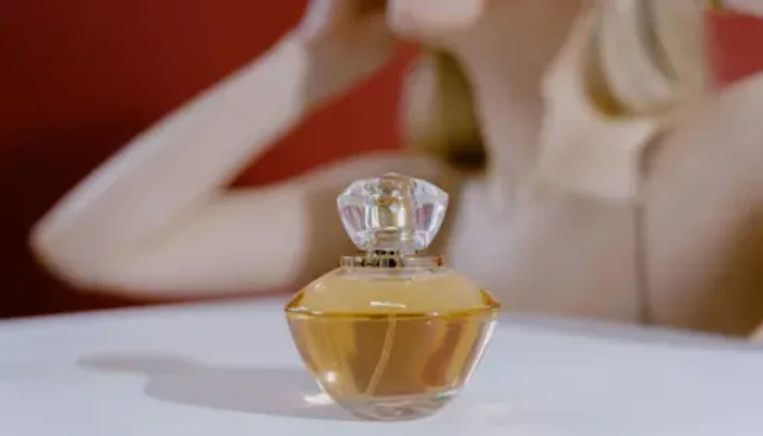 Arti Kepribadian Penyuka Parfum Woody Vanilla, Elegan tapi Hangat dan Menenangkan