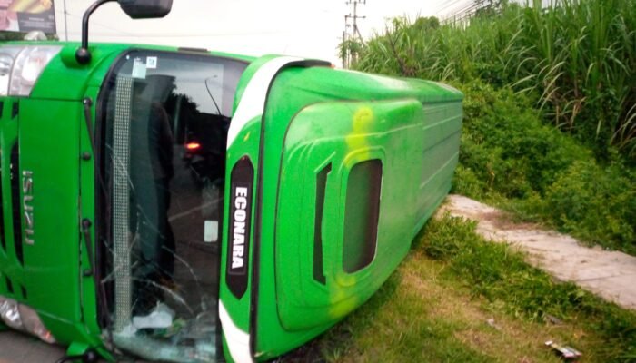Elf vs Truk di Diwek Jombang, Pelajar 17 Tahun Luka dan Dirawat di RSUD