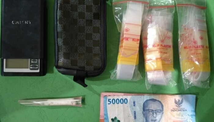 Satresnarkoba Polrestabes Surabaya Bongkar Peredaran Sabu di Semampir, 42 Gram Sabu Disita
