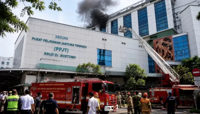 Kebakaran Hebat Landa Gedung Jantung RSUD Dr Soetomo Surabaya, Satu Pasien Meninggal Saat Evakuasi