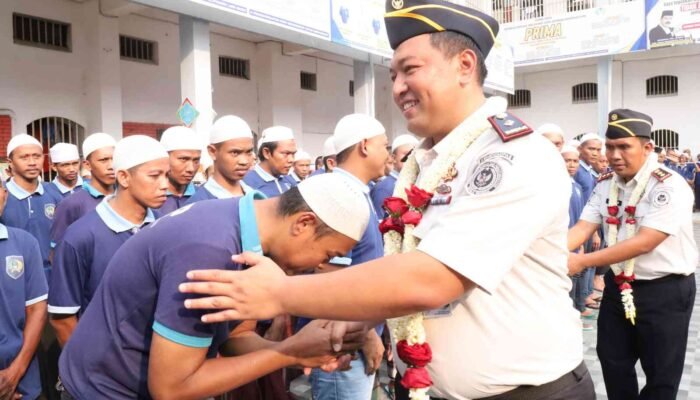 Pisah Sambut Kalapas Mojokerto Berlangsung Haru, Rudi Kristiawan Pamit dengan Penuh Kenangan