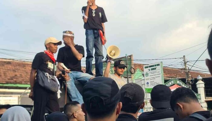 Mahasiswa Mojokerto Demo, Desak Evaluasi Total MBG dan Koperasi Merah Putih