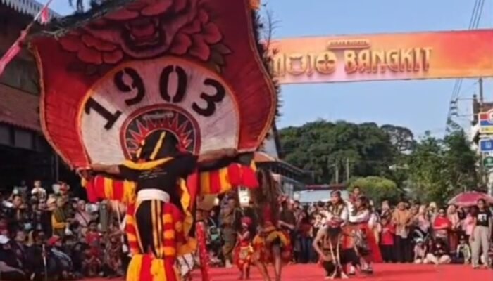 Dinas P dan K Suguhkan Kirab Budaya Mojo Bangkit, 1.080 Peserta Hidupkan Kembali Kejayaan Majapahit