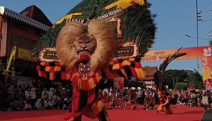 Reog Satrio Tunas Mudho Dapat Apresiasi Walikota Mojokerto Di Kirab Budaya Mojo Bangkit