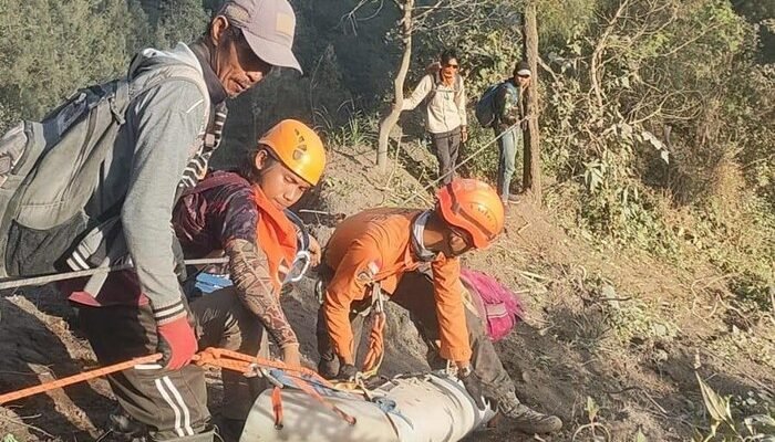 Pendaki Ilegal Semeru yang Terjatuh ke Jurang 375 Meter Akhirnya Dievakuasi Selamat