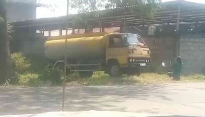 Limbah Tetes Diduga Dibuang ke Sawah di Mojosari, Warga Keluhkan Bau Menyengat