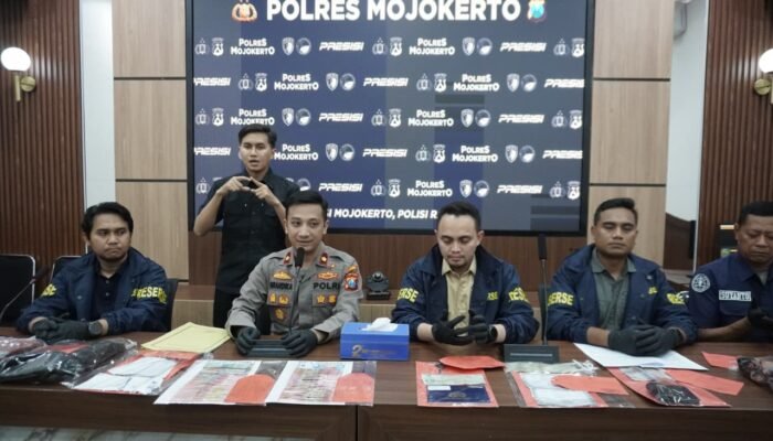 Dijanjikan Uang Berlipat, Warga Mojokerto Tertipu Rp22 Juta, Dua Pelaku Dibekuk Polisi