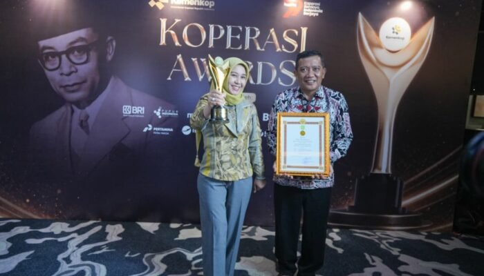 Ning Ita Raih Bakti Koperasi Nayaka Mahambara di Koperasi Award 2026