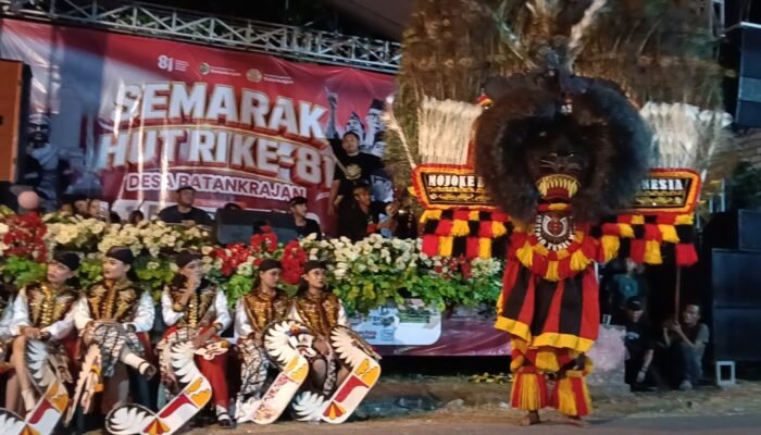 Reog Satrio Tunas Mudho Tampil di Jalan Kreasi HUT RI 81 Desa Batankrajan Mojokerto