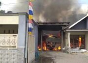 Kebakaran Mojokerto, Kebakaran Kutorejo, Kebakaran Rumah Mojokerto, Pesanggrahan Kutorejo, Dusun Juwinong, BPBD Kabupaten Mojokerto, PMK Mojokerto, Kebakaran Rumah, Truk Terbakar, Berita Mojokerto