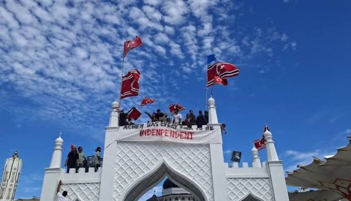Peringatan 21 Tahun Damai Aceh Berujung Ricuh, Bendera Bulan Bintang Dikibarkan