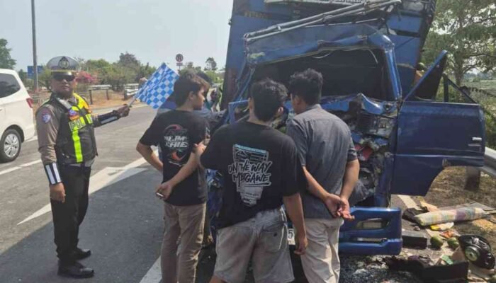 Kecelakaan di Tol Sumo Mojokerto, Truk Alpukat Hantam Truk Tangki hingga Satu Orang Tewas