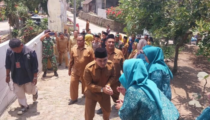 Korban KMP Virgo Masih Dicari, Gus Barra Temui Keluarga di Pacet
