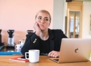 Sering Overthinking? 7 Kebiasaan Ini Bisa Membantu Meredakan Pikiran Negatif