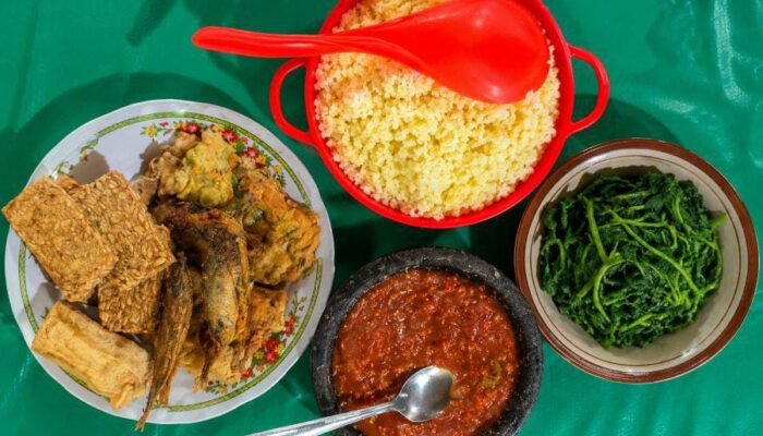 Menikmati Sepiring Nasi Jagung “Tombo Luweh” Mbak Eka, Penawar Lapar di Lereng Welirang