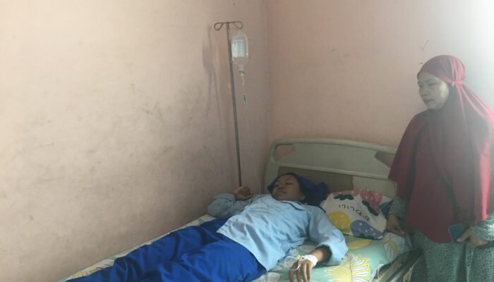 MBG Dibagikan Telat, Belasan Siswa SMPN 1 Mojoanyar Diduga Keracunan