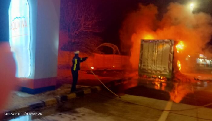Truk Boks Terbakar Saat Masuk Rest Area Teras Dagangan, Kerugian Rp150 Juta