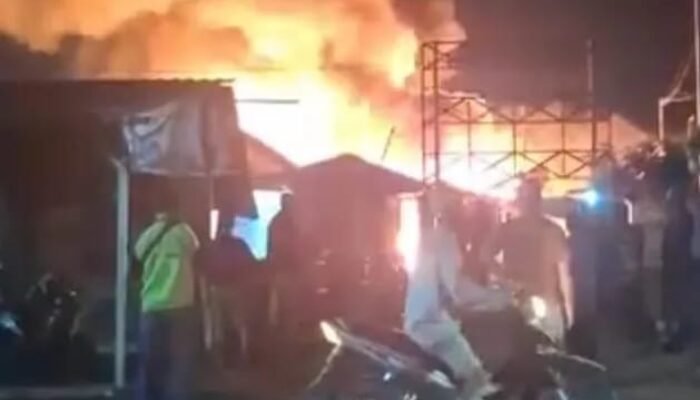 Kebakaran Pasar Cukir Jombang, Sekitar 30 Kios Pedagang Hangus