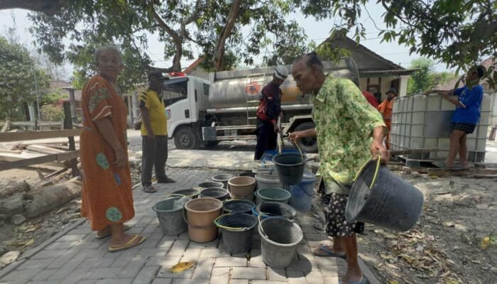 Sumur Mengering, BPBD Jombang Salurkan 20 Ribu Liter Air Bersih ke Jipurapah