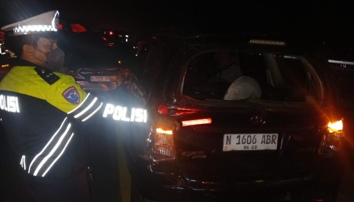 Lima Kendaraan Terlibat Kecelakaan Beruntun di Tol Sumo, Dipicu Pengemudi Towing Mengantuk