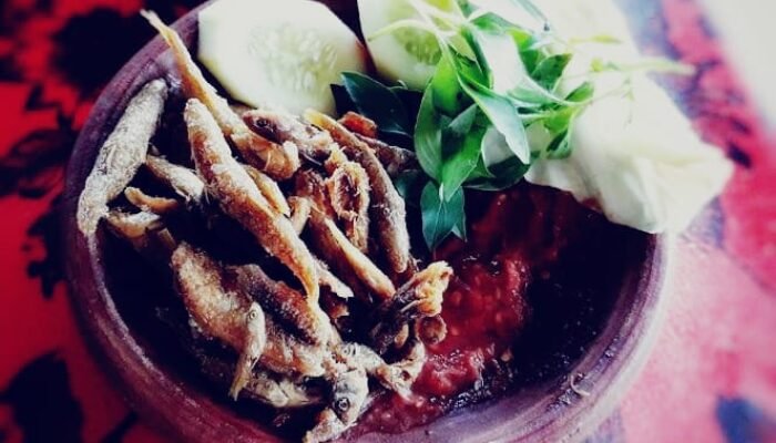 Warung Sambal Wader Asli Majapahit di Trowulan Bertahan 30 Tahun, Habiskan 30 Kg Ikan Setiap Hari