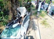 Daihatsu Xenia Ringsek Usai Tabrak Tiang WiFi dan Terjun ke Sungai di Ponorogo