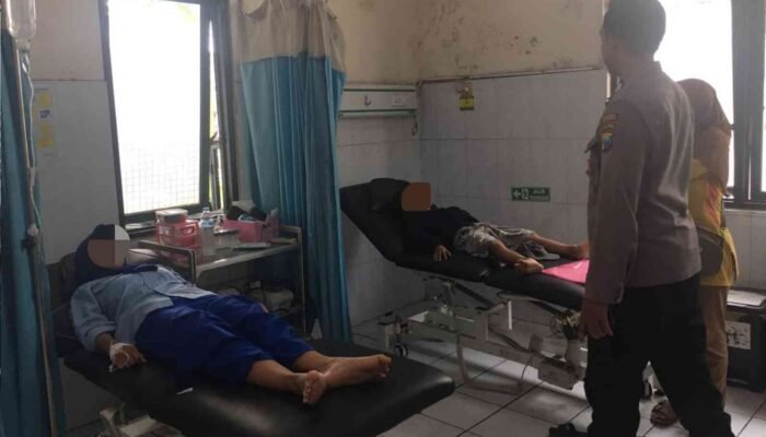 Belasan Siswa SMPN 1 Mojoanyar Diduga Keracunan, Dilarikan ke Puskesmas Gayaman Kecamatan Mojoanyar